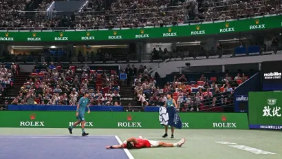 Novak Đoković tokom meča sa Haumeom Munarom (©AFP)