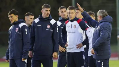 Ko će da je gurne napred? (©Starsport)