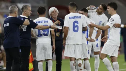 Ivan Jovanović daje instukcije fudbalerima Grčke (©Reuters)