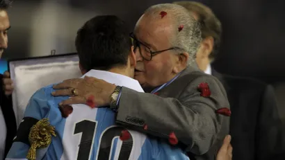 Lionel Mesi i Hulio Umberto Grondona (©AFP)