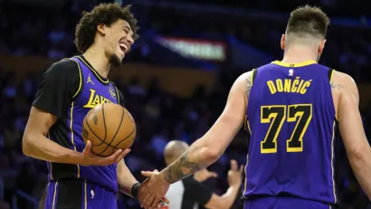 Džekson Hejs i Luka Dončić (AP Photo/William Liang/Guliver)