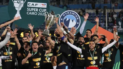 Fudbaleri Piramidsa sa peharom Superkupa Afrike (©Reuters)