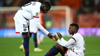 Usman Dembele i Nuno Mendeš (©Reuters)