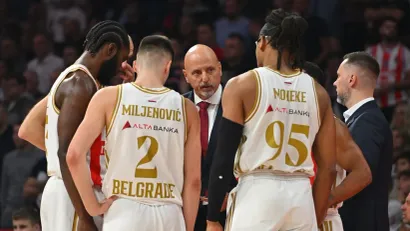 Saša Obradović i košarkaši Zvezde (©MN Press)