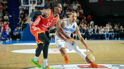 Ebuka Izundu i Džered Batler (Foto: ABA liga/Aleksandar Šećerov)