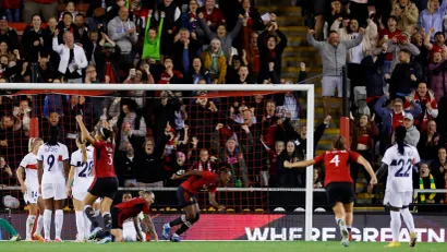 Melvin Malar (Man. Junajted Ž) proslavlja gol protiv PSŽ-a