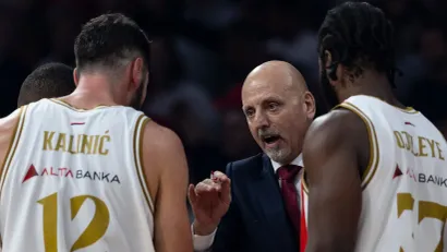 Saša Obradović i košarkaši Crvene zvezde (©Star Sport)