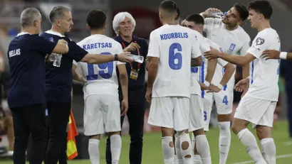 Ivan Jovanović i fusbaleri Grčke (©Reuters)