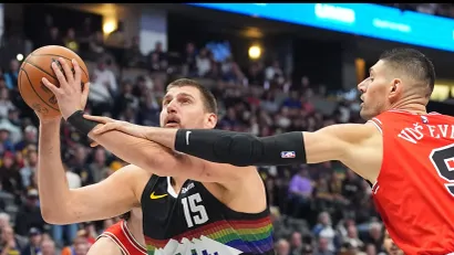 Nikola Jokić i Nikola Vučević (Guliver/AP Photo/David Zalubowski)