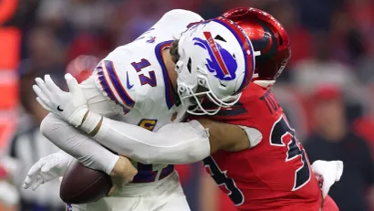 Henri Toto zaustavlja Džoša Alena (©AFP)