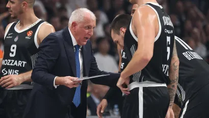 Željko Obradović sa igračima (©MN Press)