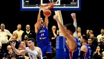 Nikola Tanasković zakucava za pobedu (©FIBA Basketball)