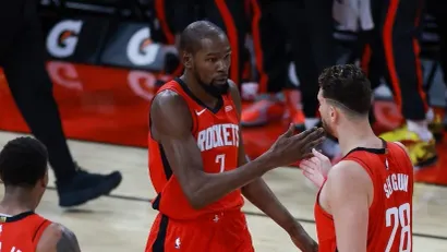 Kevin Durant i Alperen Šengun (AFP)