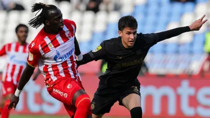 Mihajlo Ilić na prošlosezonskom večitom derbiju (©Starsport)