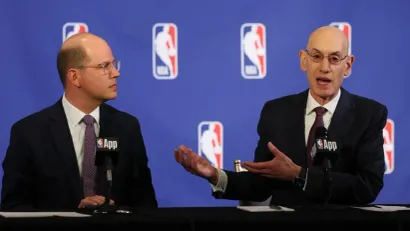 Andreas Zagklis i Adam Silver (©AFP)