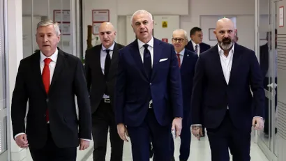 Zvezdan Terzić sa saradnicima (©Starsport)