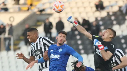 Ranko Jokić u vazdušnom duelu sa Rikardom (@MNPress)