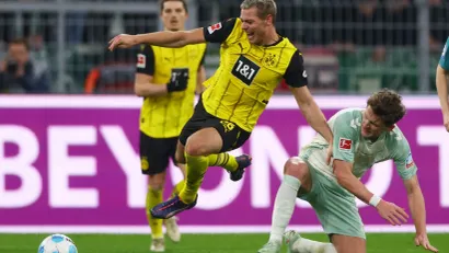 Julijan Rijerson (Dortmund) i Jens Stage (Verder)