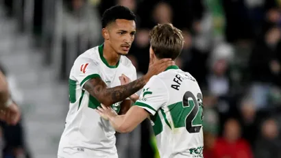 Fudbaleri Elčea (©Reuters)