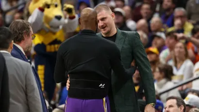 Lebron Džejms i Nikola Jokić (Foto: AFP)