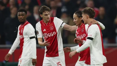 Juri Bas (u sredini) slavi gol (©Reuters)