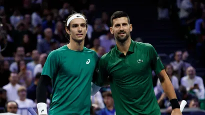 Lorenzo Museti i Novak Đoković (Reuters)