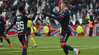 Daglas Ovusu i Bruno Duarte (©Starsport)