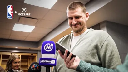 Nikola Jokić čita poruku od Bogdana Bogdanovića (©Mozzart Sport)