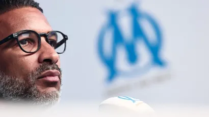 Vatra tinja na Velodromu, Bej je vatrogasac - novi kormilar zna kako Marselj diše