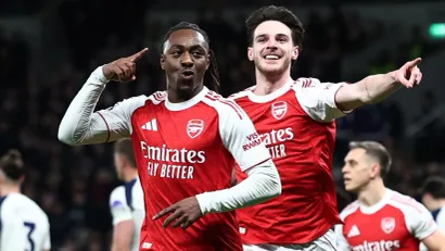 Ebereči Eze i Deklan Rajs (©Reuters)