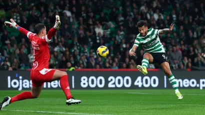 Luis Suarez daje gol Estorilu (©Reuters)