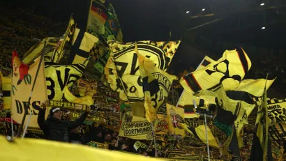 Navijači Dortmunda (©Reuters)