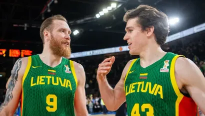 Ignas Brazdeikis i Ignas Sargiunas (©FIBA Basketball)