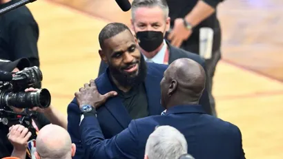 Lebron Džejms i Majkl Džordan (AFP)