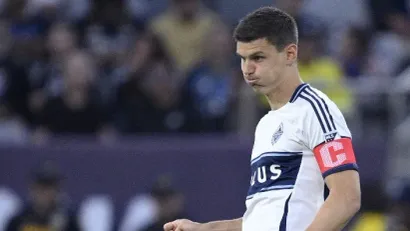 Ranko Veselinović sa kapitenskom trakom (©AFP)