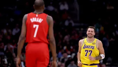 Luka Dončić i Kevin Durent (©AFP)