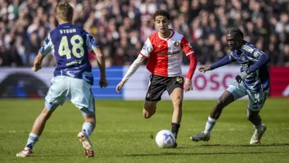 Ajaks došao da umrtvi Klasiker i umalo doneo titulu PSV-u, borba za Ligu šampiona ostaje otvorena