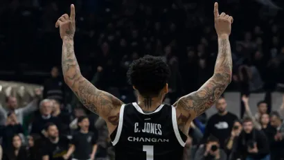 Karlik Džons (© Starsport)