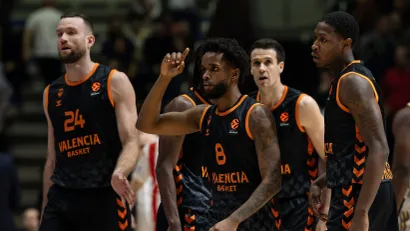 Žan Montero sa saigračima (©Star Sport)