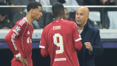 Ekitike i Isak pričaju sa Slotom (Gulliver)