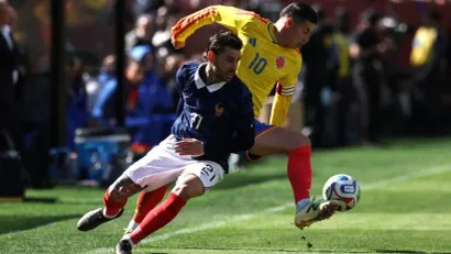Hames Rodrigez i Lukas Ernandez (©Reuters)