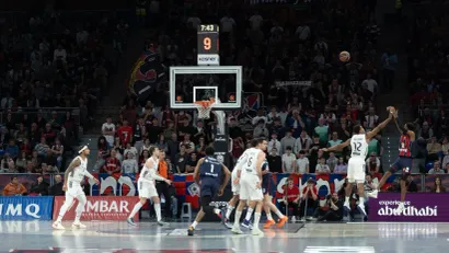 Detalj kada je Simons zaradio dva penala (©Guliver Images/xMiguelxGarciax xAgenciaxLOFx)