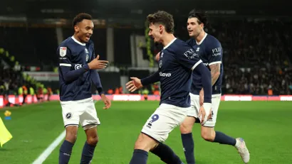 Mihailo Ivanović sa saigračima slavi gol (©Reuters)