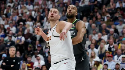 Nikola Jokić i Rudi Gober (©AFP)