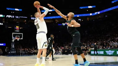 Nikola Jokić i Rudi Gober (©AFP)