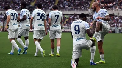 Markus Tiram "čisti kopačku" Federiku Dimarku (Daniele Buffa/Guliver)