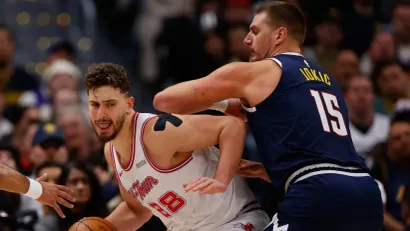 Alperen Šengun i Nikola Jokić (AFP)