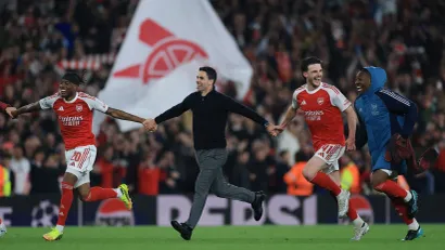 Mikel Arteta sa igračima Arsenala (©Reuters)
