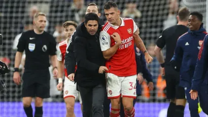 Granit Džaka i Mikel Arteta (©Reuters)
