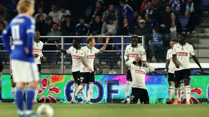 Fudbaleri Nice proslavljaju gol